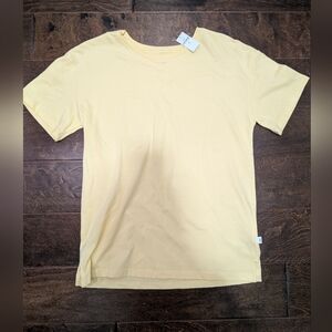 Girls GAP T-shirt.  Yellow size XL (12)